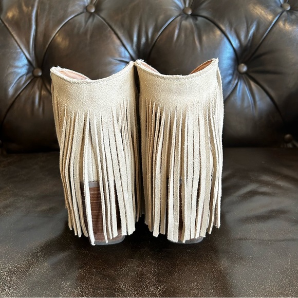 Dingo Cream Ankle Booties with Fringe Detail size 6.5 - Picture 4 of 11